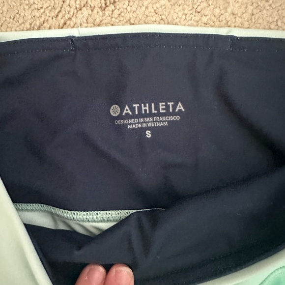 Athleta ombré. 7/8 leggings size small used in good condition - Picture 2 of 3